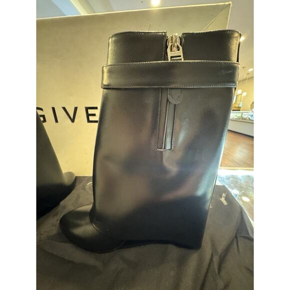 GIVENCHY BLACK SHARK LOCK ANKLE BOOTS LEATHER SIZE EU37 US6.5 LS(342250) - Picture 12 of 16